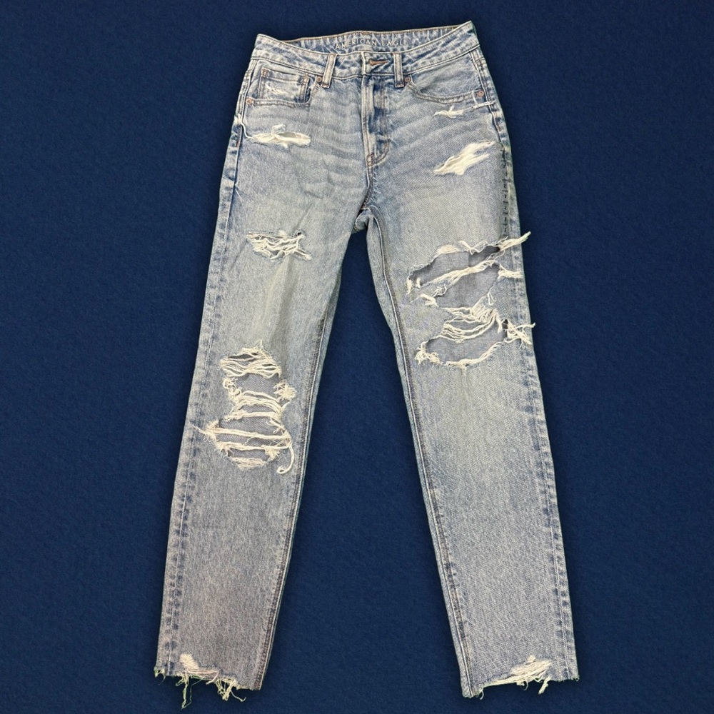 AE 2S Ripped Strigid Mom Jeans (new)